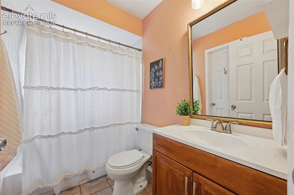 Image 14 of 23: Bathroom