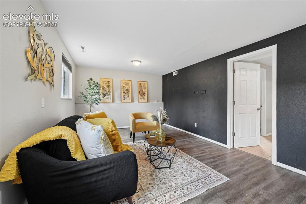 Image 16 of 23: Family Room