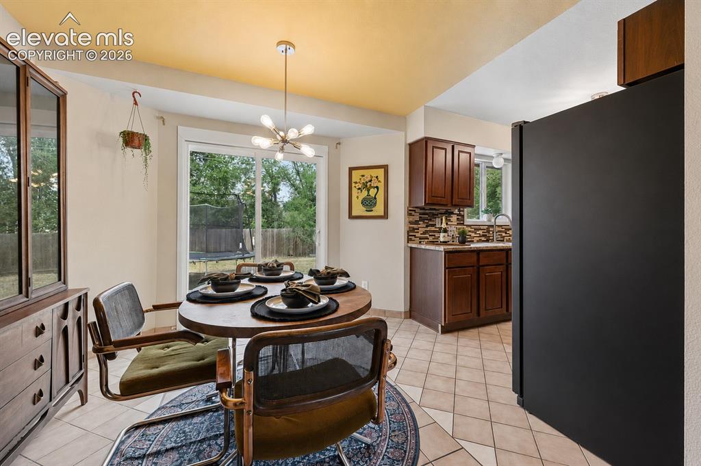 Image 5 of 23: Dining Area