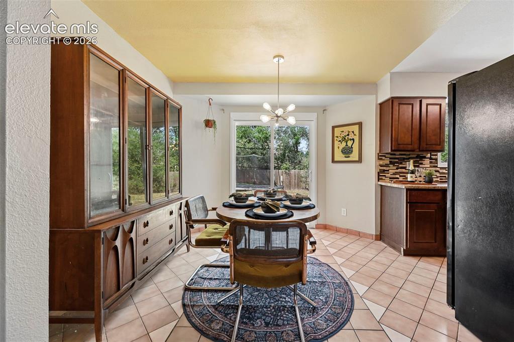 Image 9 of 23: Dining Area