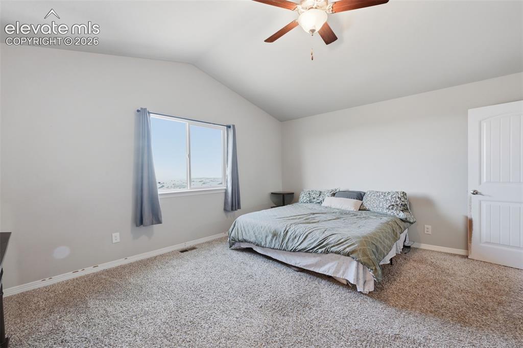 Image 17 of 32: Bedroom