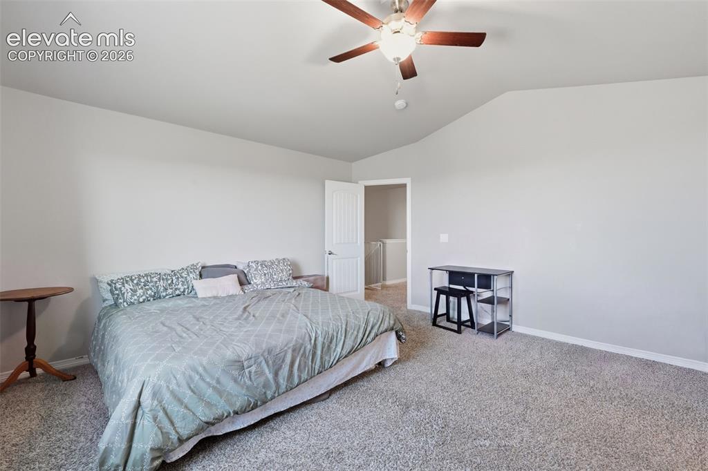 Image 18 of 32: Bedroom