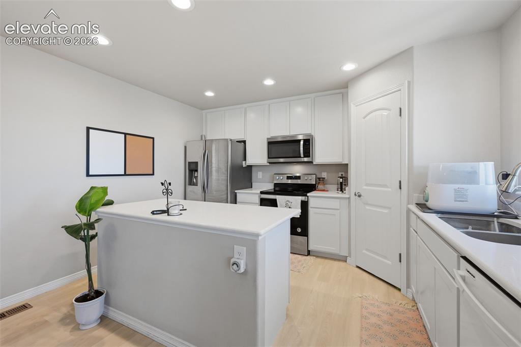 Image 6 of 32: Kitchen