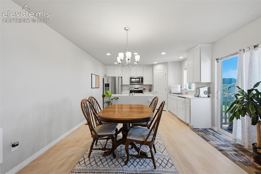 Image 8 of 32: Dining Area