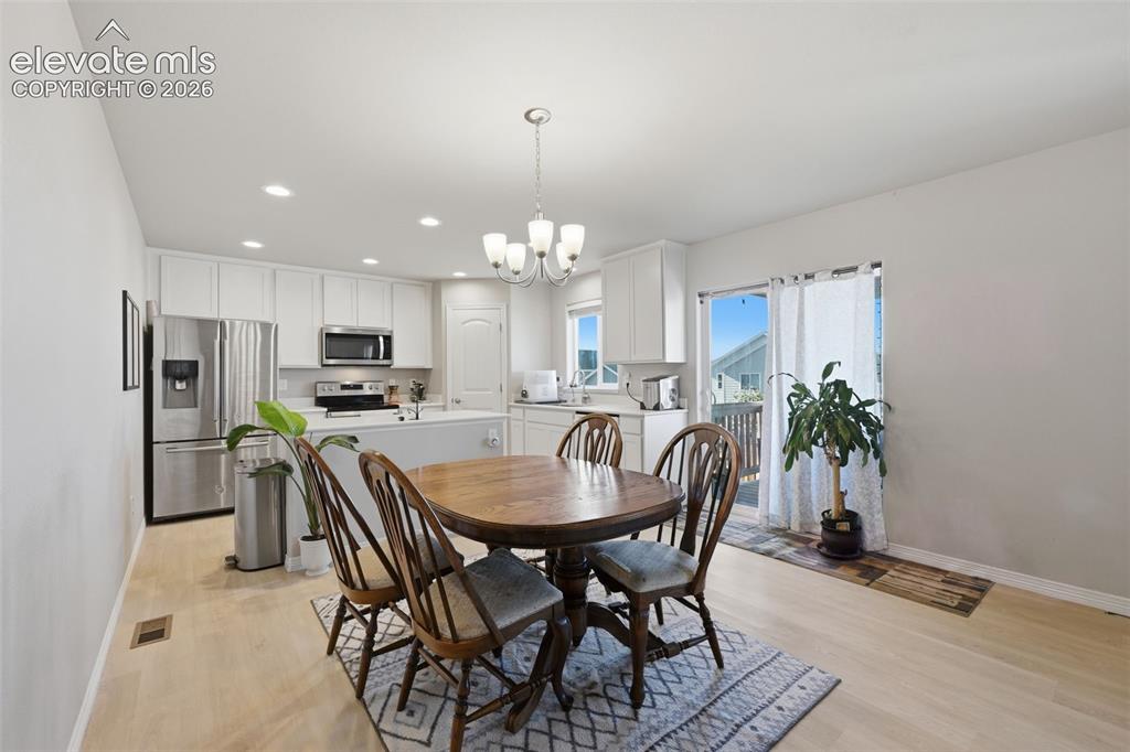 Image 9 of 32: Dining Area