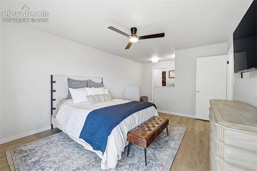 Image 16 of 30: Bedroom