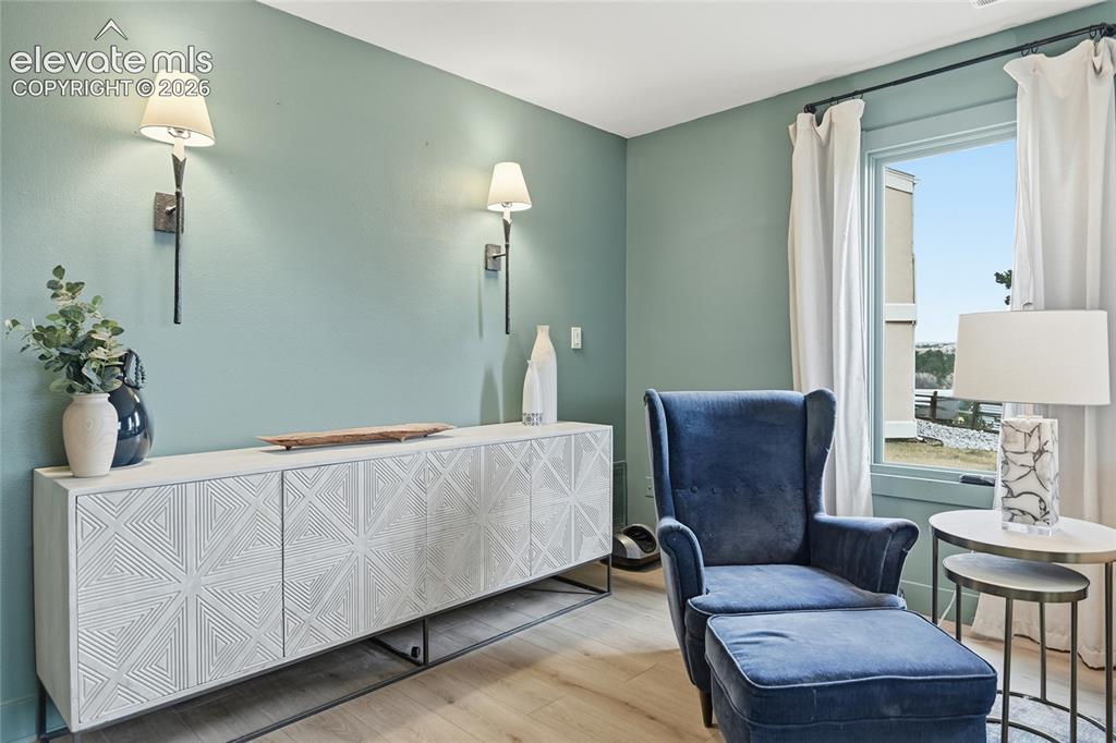 Image 7 of 30: Sitting Room