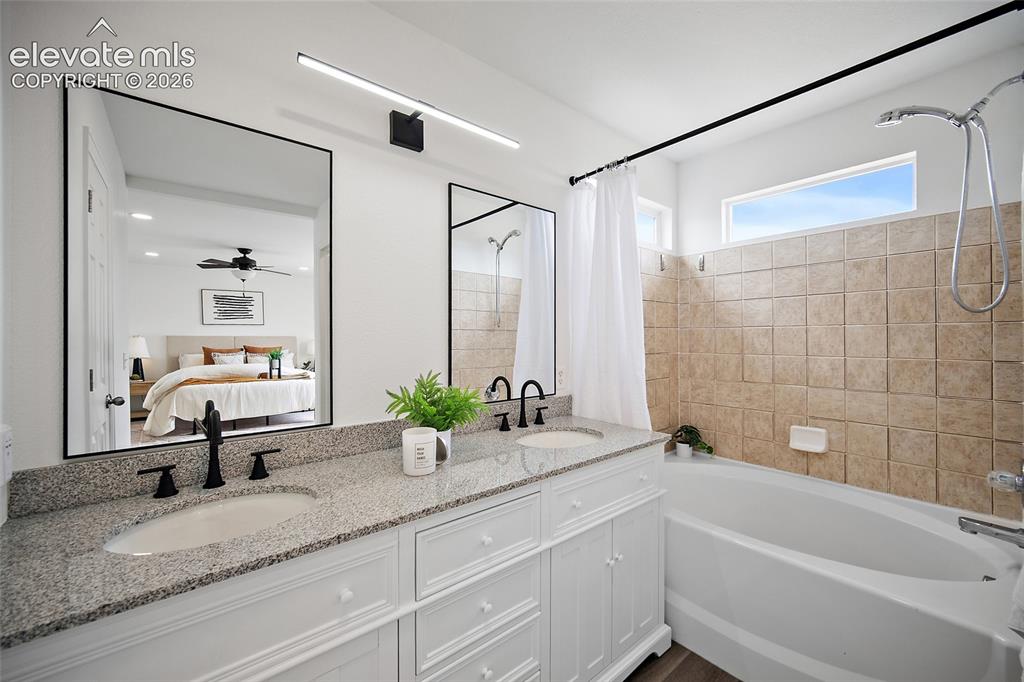 Image 15 of 33: Bathroom