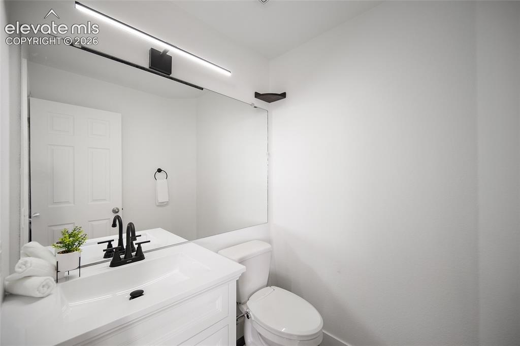Image 7 of 33: Bathroom