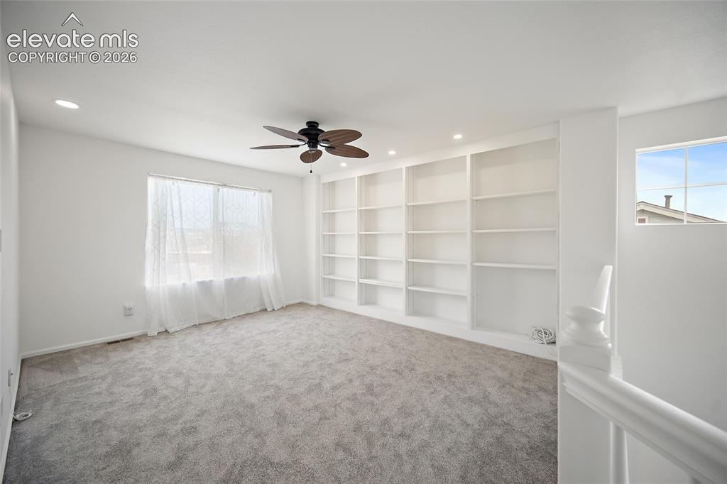 Image 9 of 33: Loft