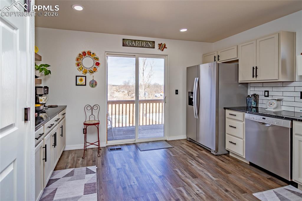 Image 11 of 49: Kitchen