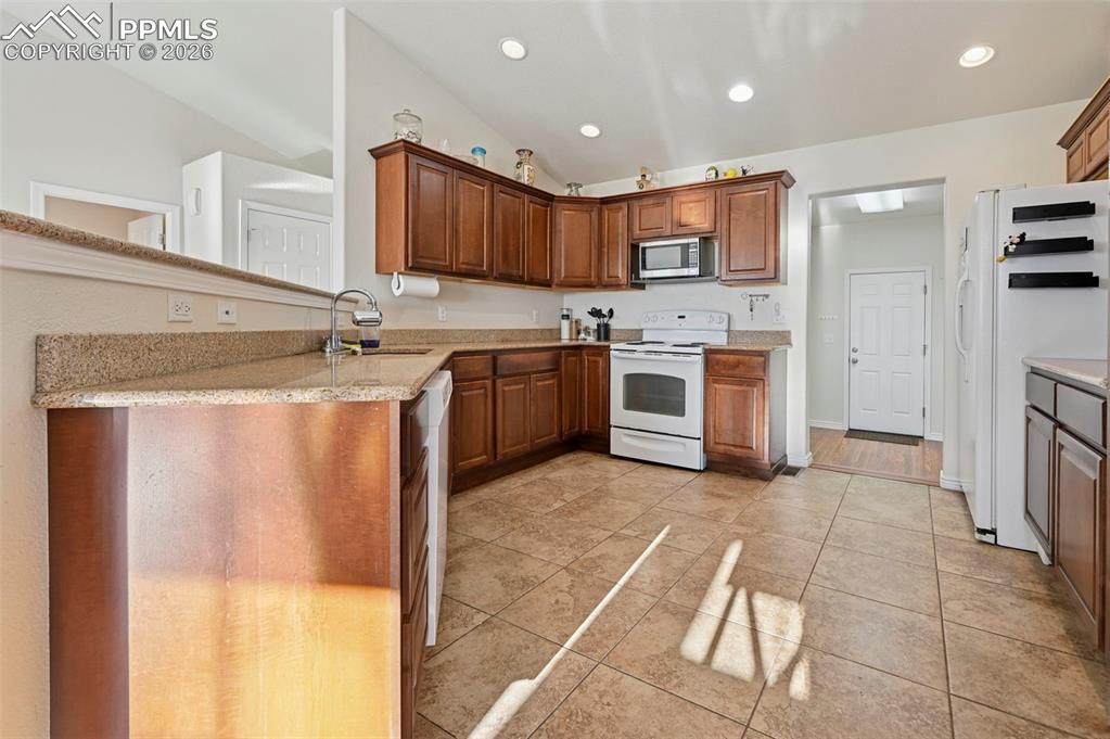 Image 11 of 49: Kitchen