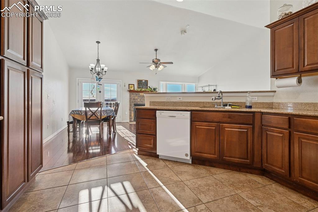 Image 13 of 49: Kitchen