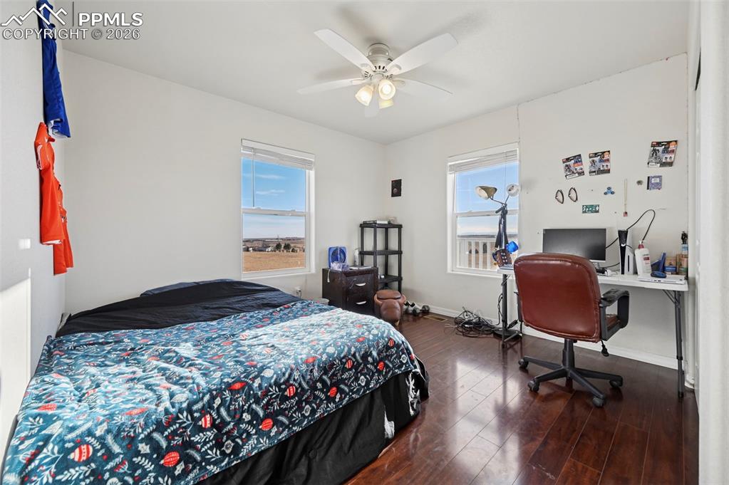 Image 26 of 49: Bedroom