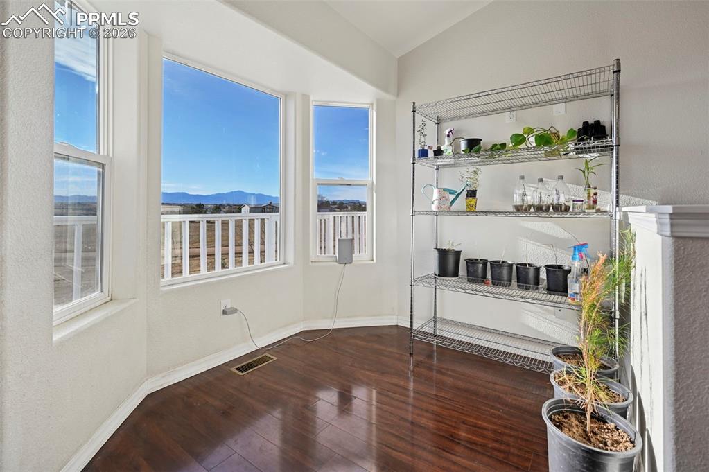 Image 9 of 49: Sitting Room