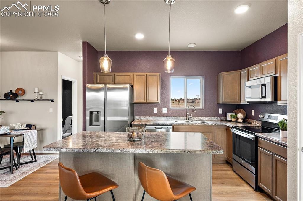 Image 11 of 41: Kitchen