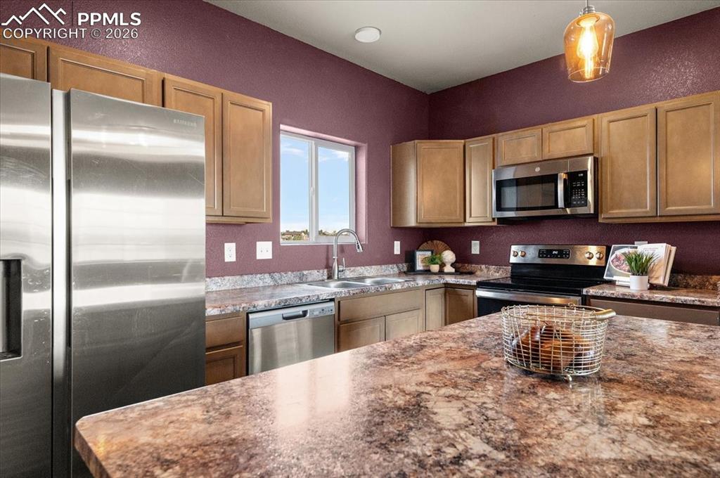 Image 12 of 41: Kitchen