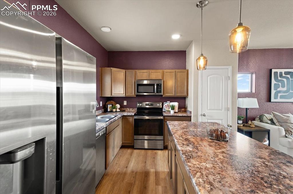 Image 13 of 41: Kitchen