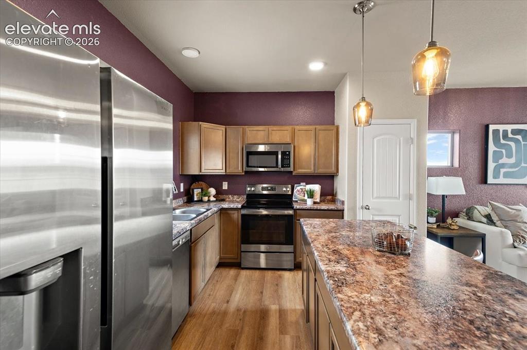 Image 13 of 40: Kitchen