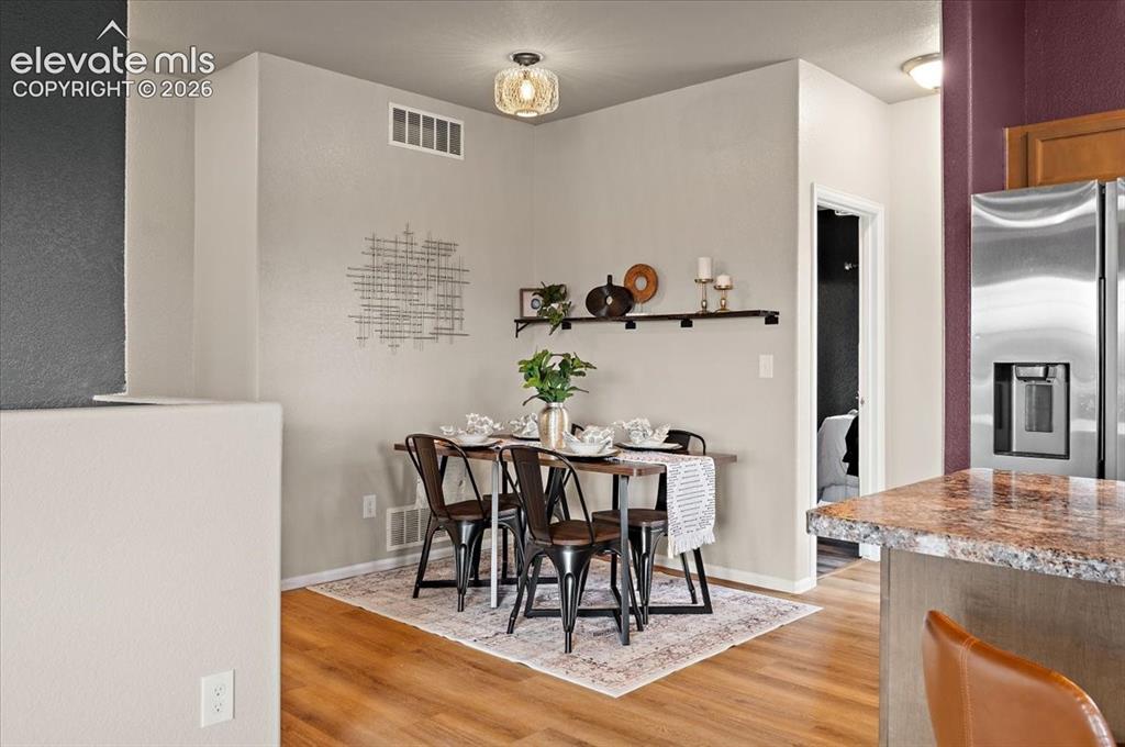Image 16 of 40: Dining Area
