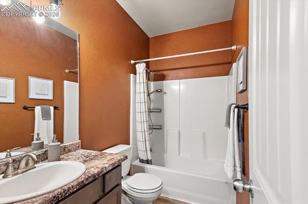 Image 24 of 41: 2nd Full bathroom on main floor