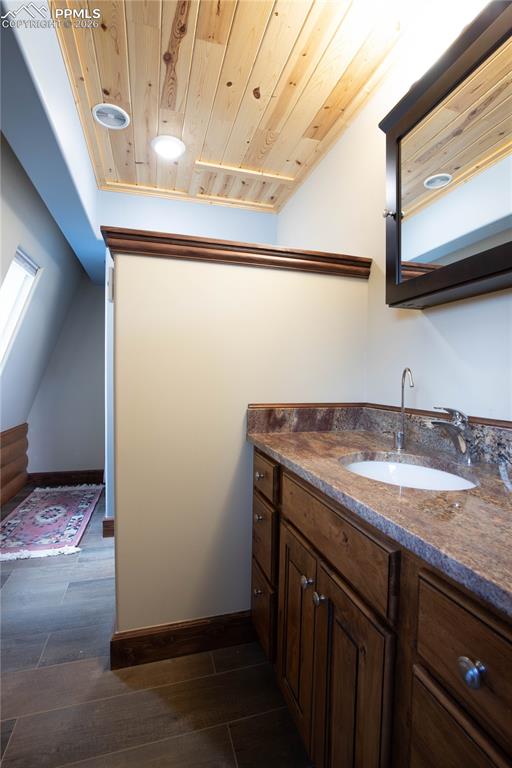 Image 17 of 24: Bathroom