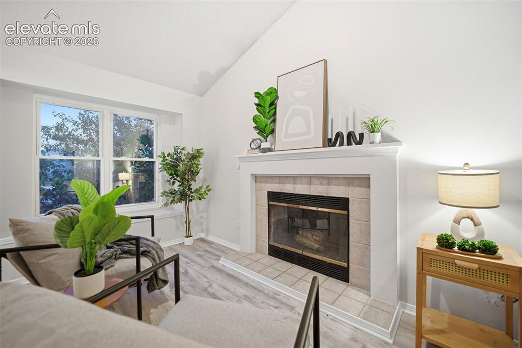 Image 19 of 50: Living Room