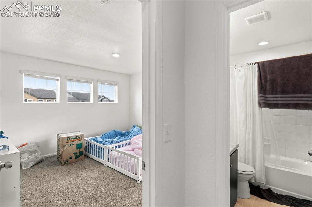 Image 28 of 36: Bedroom