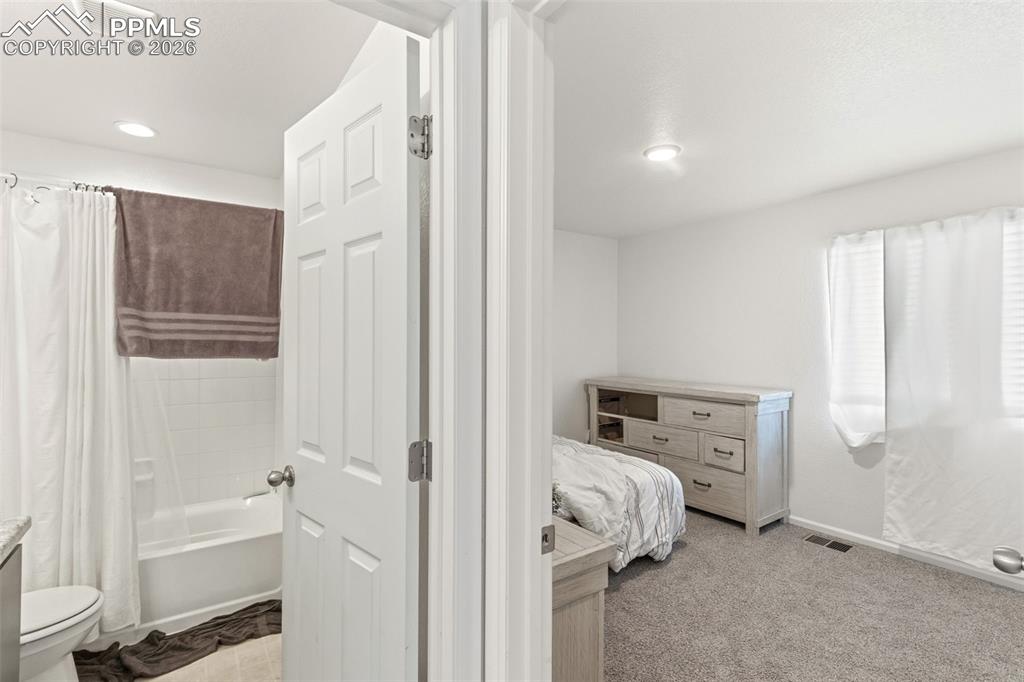 Image 29 of 36: Bedroom