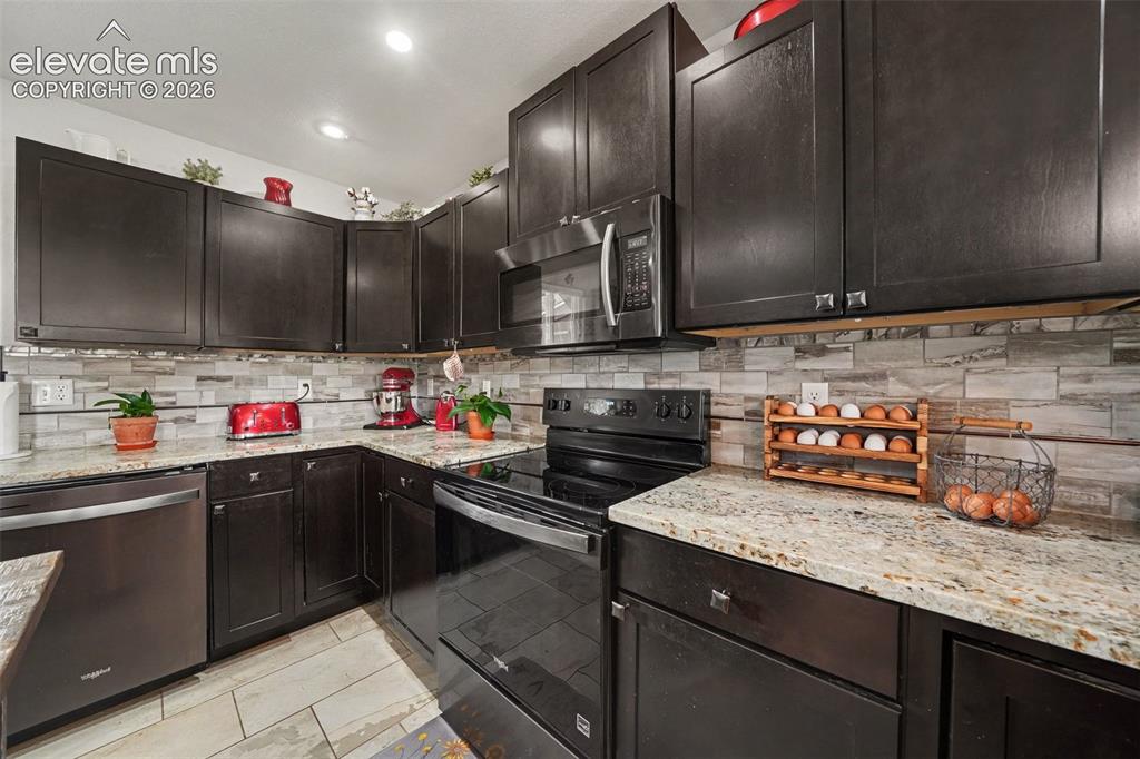 Image 12 of 40: Kitchen