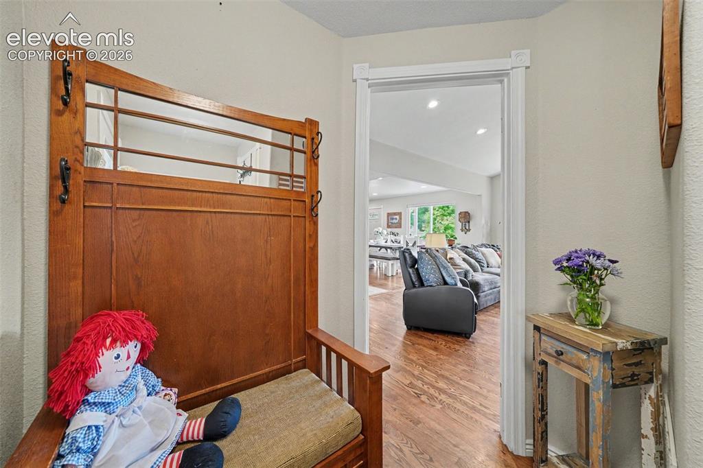 Image 17 of 40: Entry
