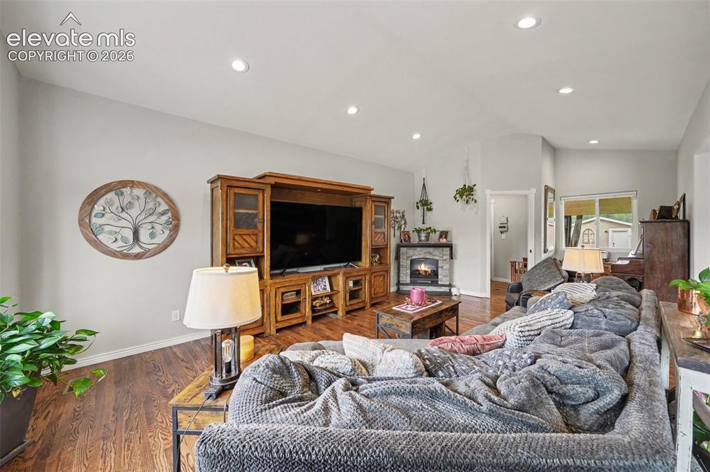 Image 5 of 40: Living Room