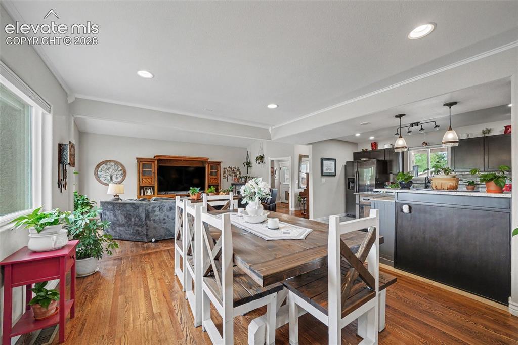 Image 8 of 40: Dining Area