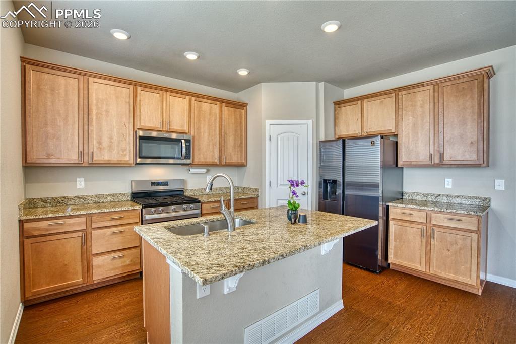 Image 10 of 46: Kitchen