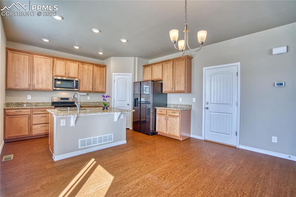 Image 10 of 46: Kitchen
