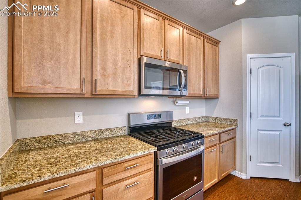 Image 13 of 46: Kitchen