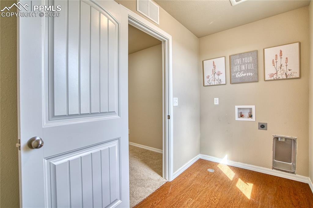 Image 30 of 46: Laundry room