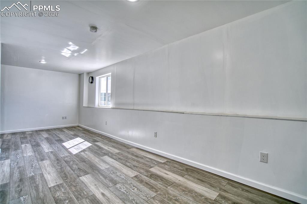 Image 35 of 46: Family Room