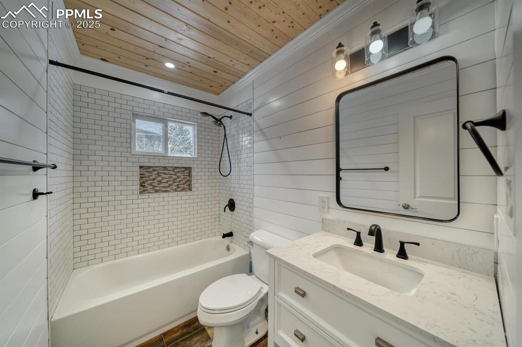 Image 15 of 29: Bathroom