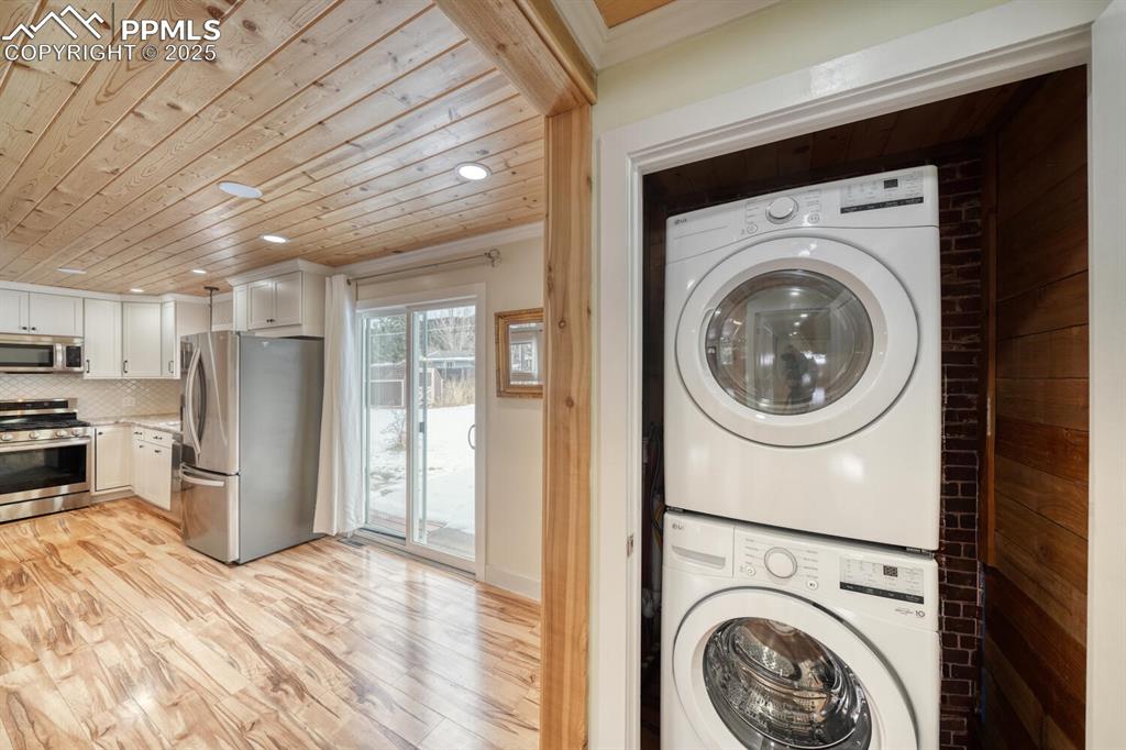 Image 16 of 29: Laundry