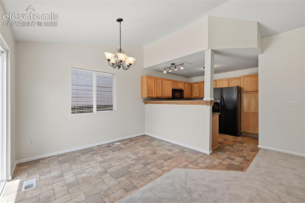 Image 15 of 30: Kitchen