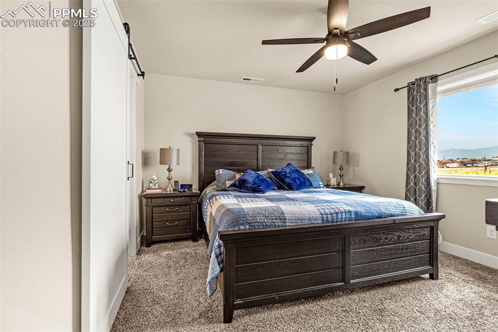 Image 15 of 31: Bedroom