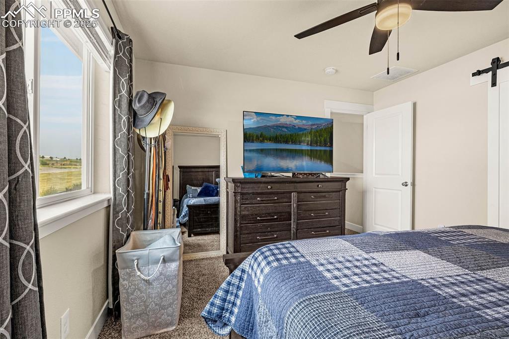 Image 16 of 31: Bedroom