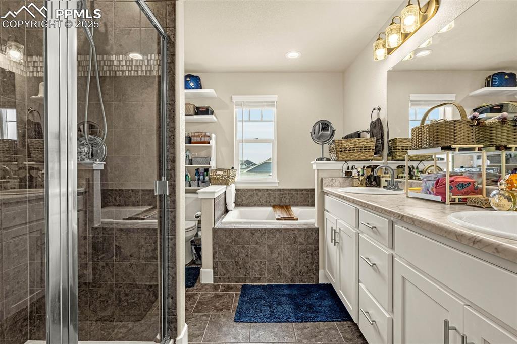 Image 17 of 31: Bathroom