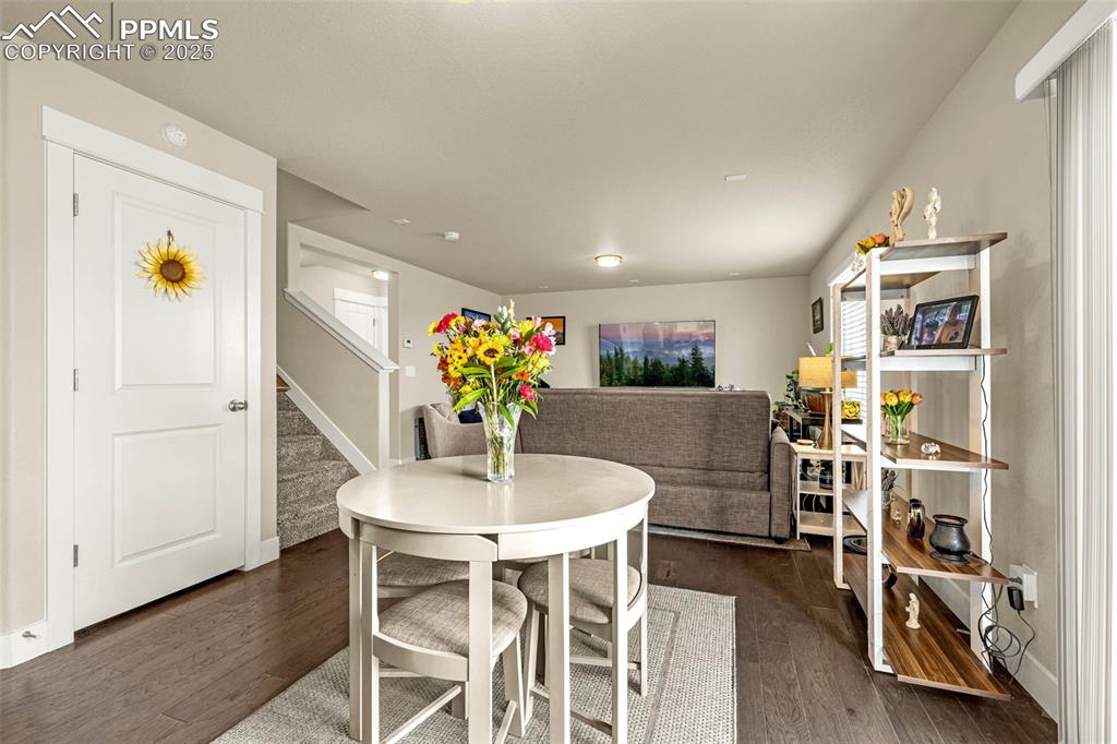 Image 8 of 31: Dining Area