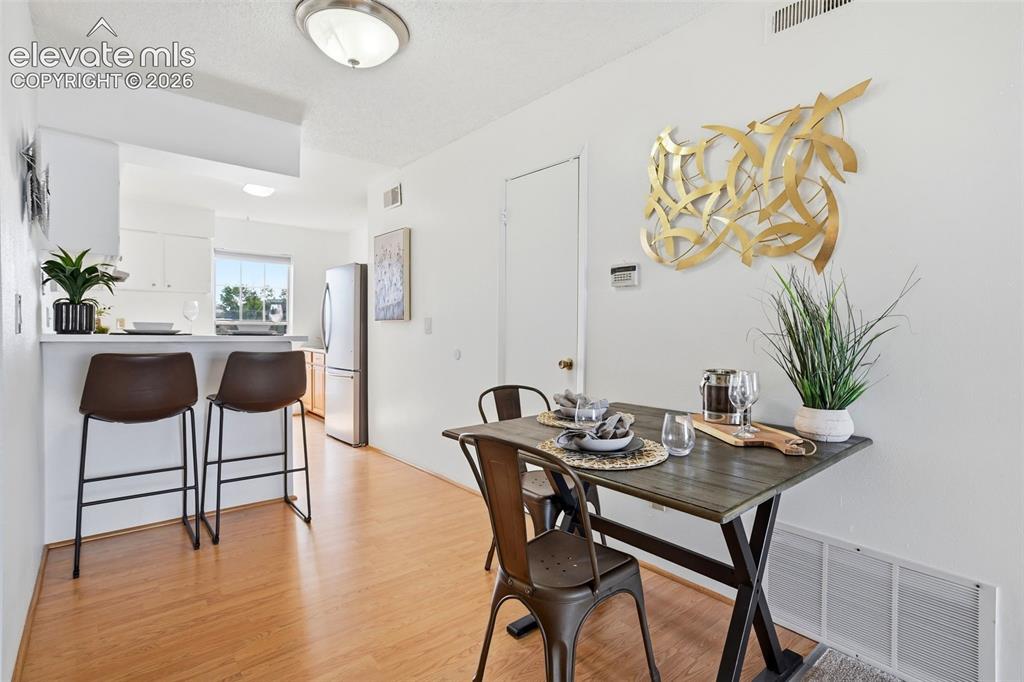 Image 11 of 47: Dining Area
