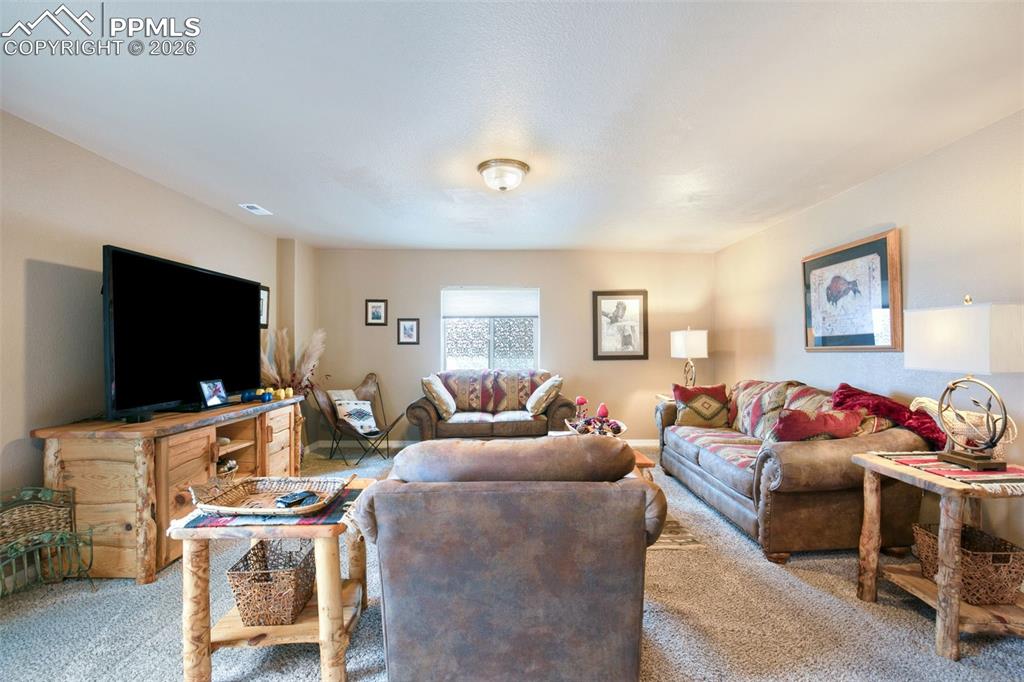 Image 25 of 34: Family Room