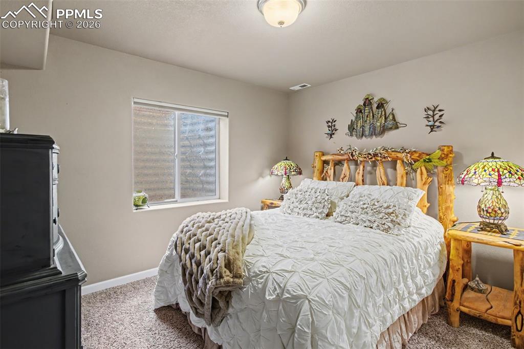 Image 28 of 34: Bedroom