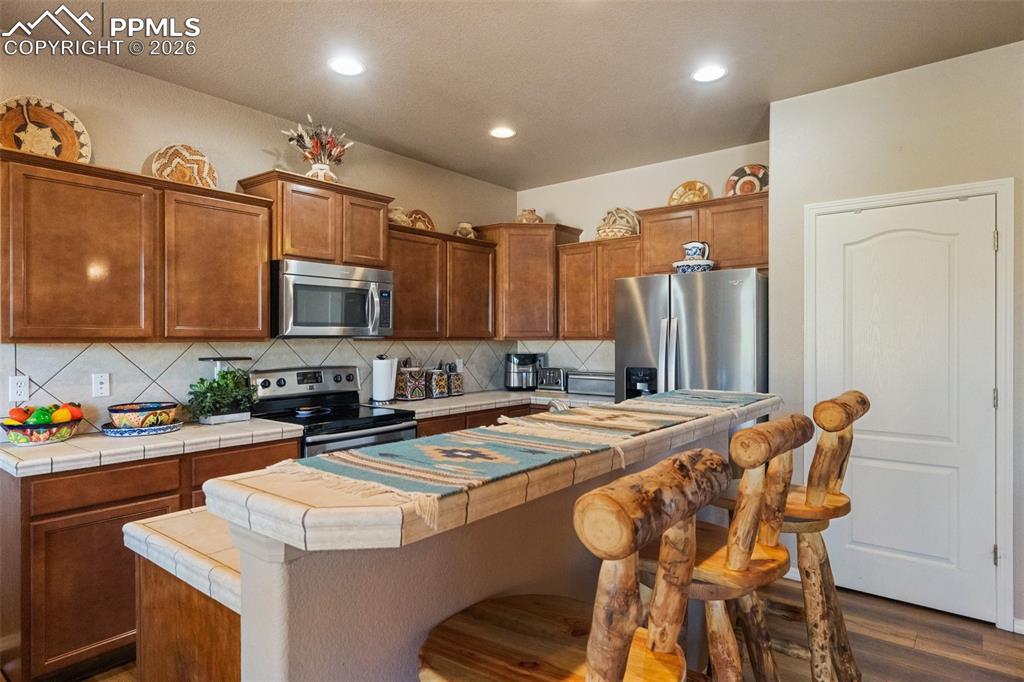 Image 7 of 34: Kitchen