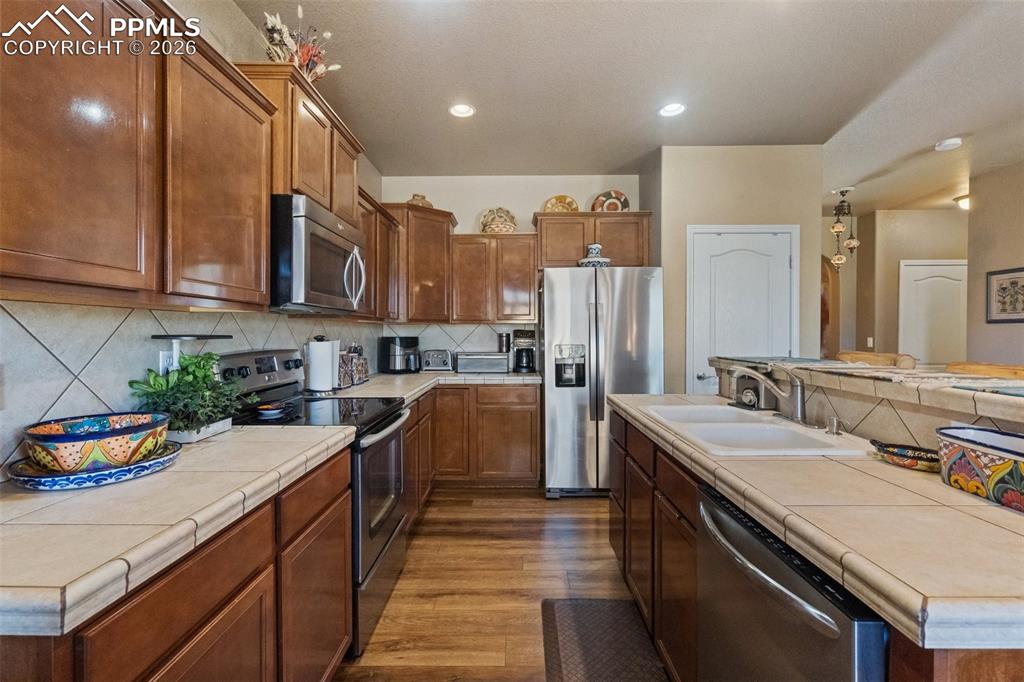 Image 8 of 34: Kitchen